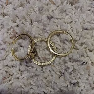 A three gold ring set